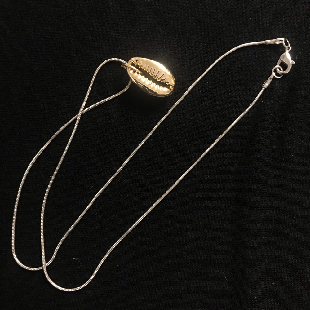 Shell Necklace - Picture 2 of 4